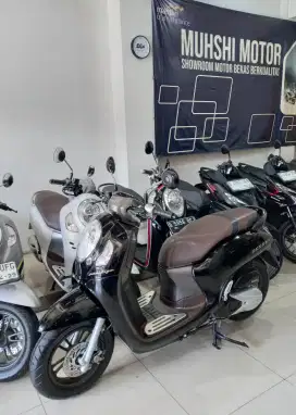 SCOOPY PRESTIGE KEYLESS TAHUN 2022, SEPERTI BARU, MUHSHI MOTOR.