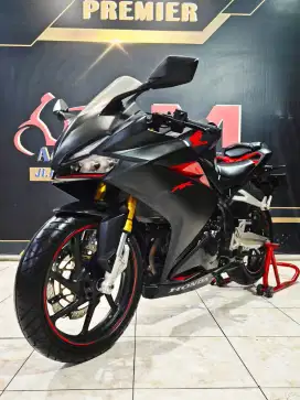 Honda CBR250RR STD REG 2017 matte black gas riding