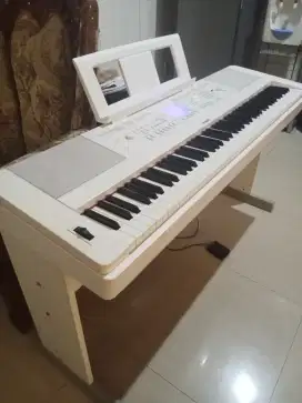 Dijual Yamaha DGX 660 Keyboard/Piano