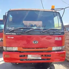 Jual Truck Head Tractor Nissan Euro PKD220 th2004 + Ekor Trailer