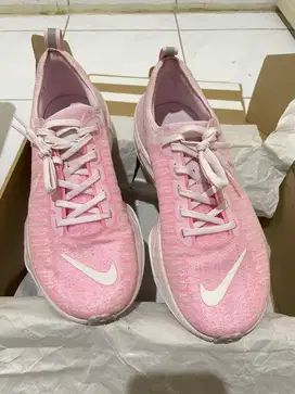 SEPATU LARI NIKE RUNNING SHOES NIKE INVICIBLE 3 PINK 41