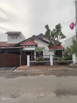 FOR SALE RUMAH SIAP HUNI 1,5 LANTAI ROW JALAN LEBAR DI BARUK KUS 75