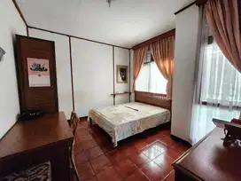 Dijual Cepat Rumah Luas Asri Di Jalan Pahlawan Kota Bandung