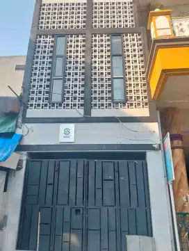 disewakan ruko 3 lt cocok tuk usaha/ktr