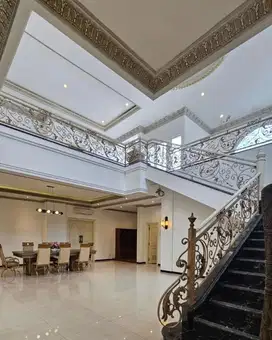 Jual rumah mewah bagus pusat kota surabaya, siap huni