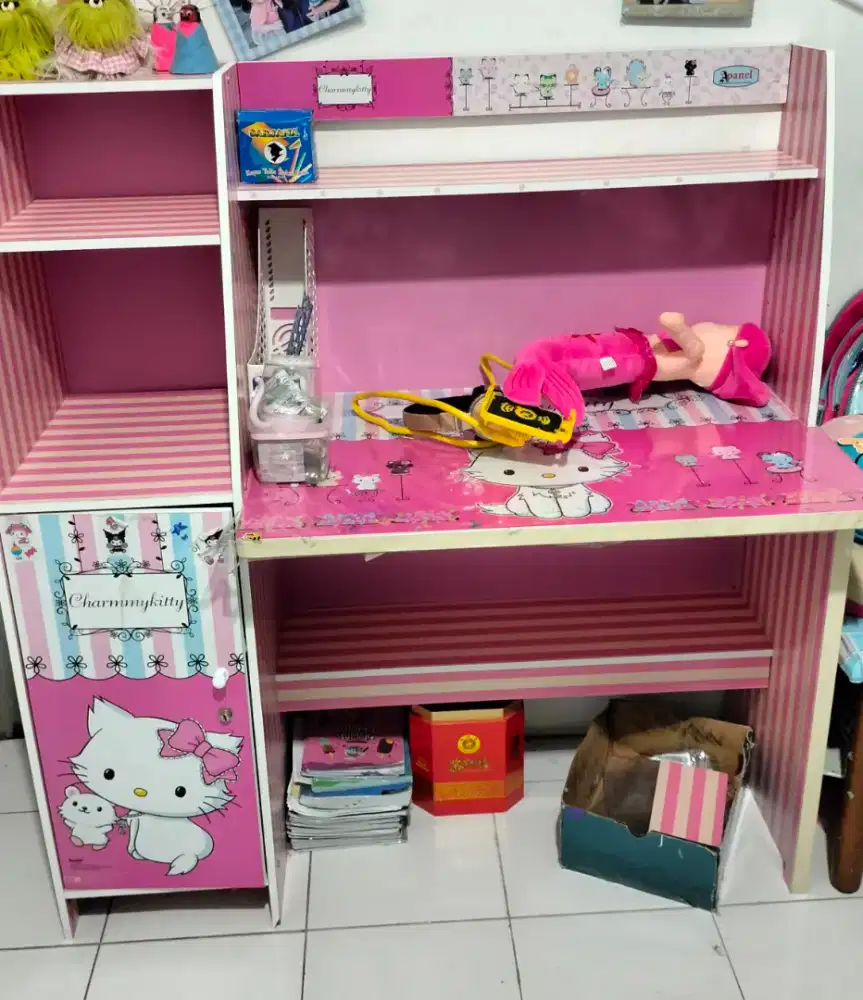 Meja belajar anak perempuan hello Kitty