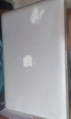 Macbook mati. Layar dan body no retak ya.