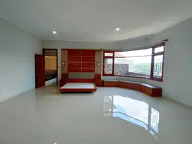 Luxury House Batununggal, sirkulasi & pencahayaan bagus