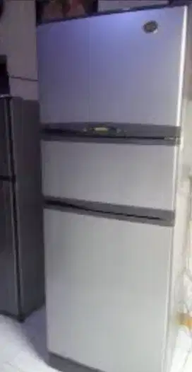 Kulkas Merk LG jumbo 3 pintu