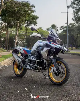 (Full Paper) BMW GS R1250 K50 Nik 2023 Warna Putih Knalpot Akrapovic