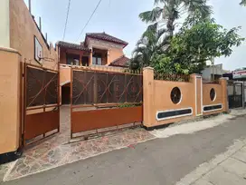 Rumah Mewah 2 lantai di Pulo Gadung, sertifikat SHM.