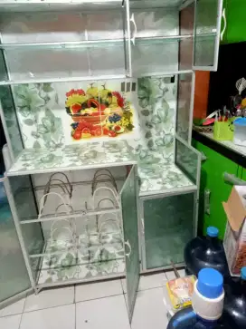 Rak piring kaca masih bagus