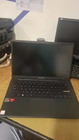 LAPTOP ASUS Vivobook Go 14 Ryzen 3 7320U / RAM 8GB / SSD 256GB