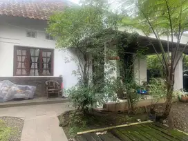 Rumah srategis tengah kota Bandung, sayap jalan Riau, Cihapit, Bandung