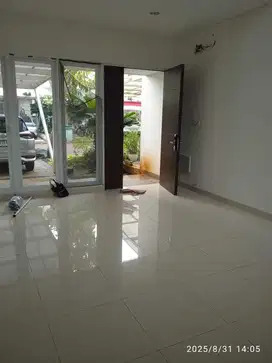 Rumah Bagus Di RivieraMetland Puri Cipondoh Tangerang Ukuran 8x15 2 Lt