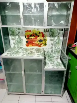 Rak piring kaca bekas