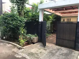 Rumah 1,5 lantai di Jakarta Selatan