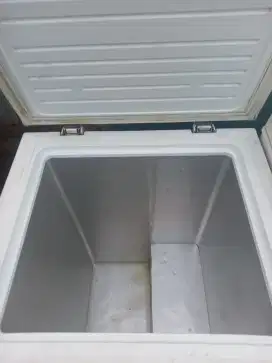 Dijual frezer box100 liter merk MIDEA normal