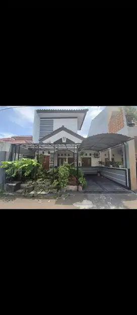 Dikontrakan/ disewakan Rumah siap huni 2 lt dalam komplek  di Condet