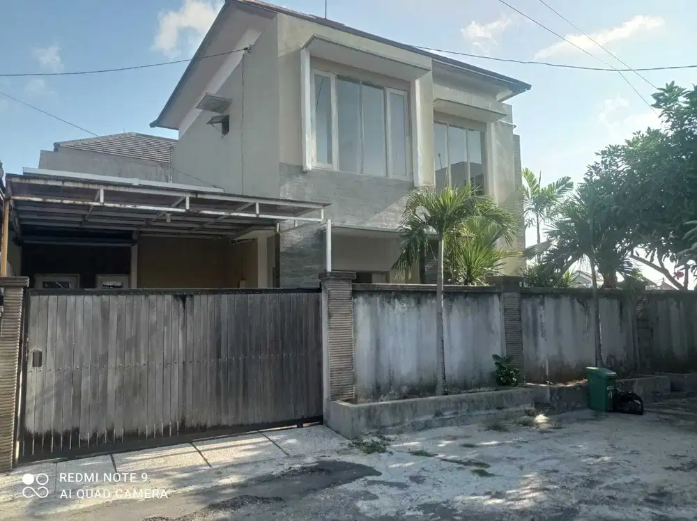 Dijual Rumah Modern 2 Lantai Lokasi Strategis di Padang Sambian