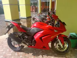 Kawasaki ninja 250 cc tahun 2012 merah