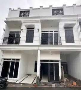Dijual rumah baru 2,5 lt dlm cluster design modern klasik di Condet