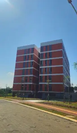 DIJUAL Apartemen Lokasi di tengah Danau, Dilengkapi dngn Padel Court