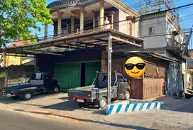 RUMAH MEWAH 3 LANTAI DENGAN TOKO DI LANTAI SATU. DEKAT MERR