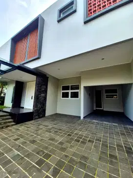 MALEO RUMAH BRAND NEW 3 LANTAI DI BINTARO PURI BINTARO KUCICA KASUARI