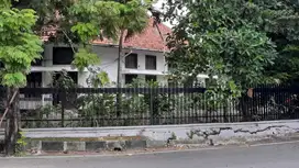 DIJUAL RUMAH JL BENGAWAN  AREA RAYA DARMO SURABAYA PUSAT