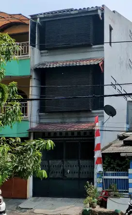 Disewakan Rumah di Utan Kayu Selatan lokasi strategis