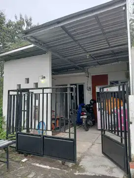 Rumah siap huni,sudah full bangunan,dekat Undip