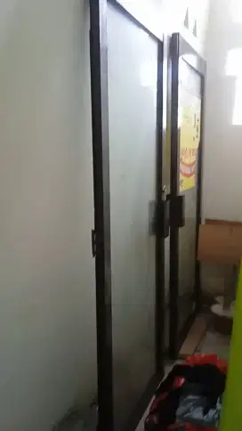 2 pcs pintu kaca aluminium ruko bekas second