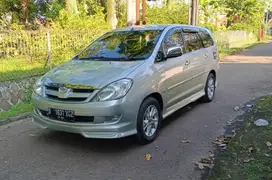Toyota Kijang Innova 2005 Bensin