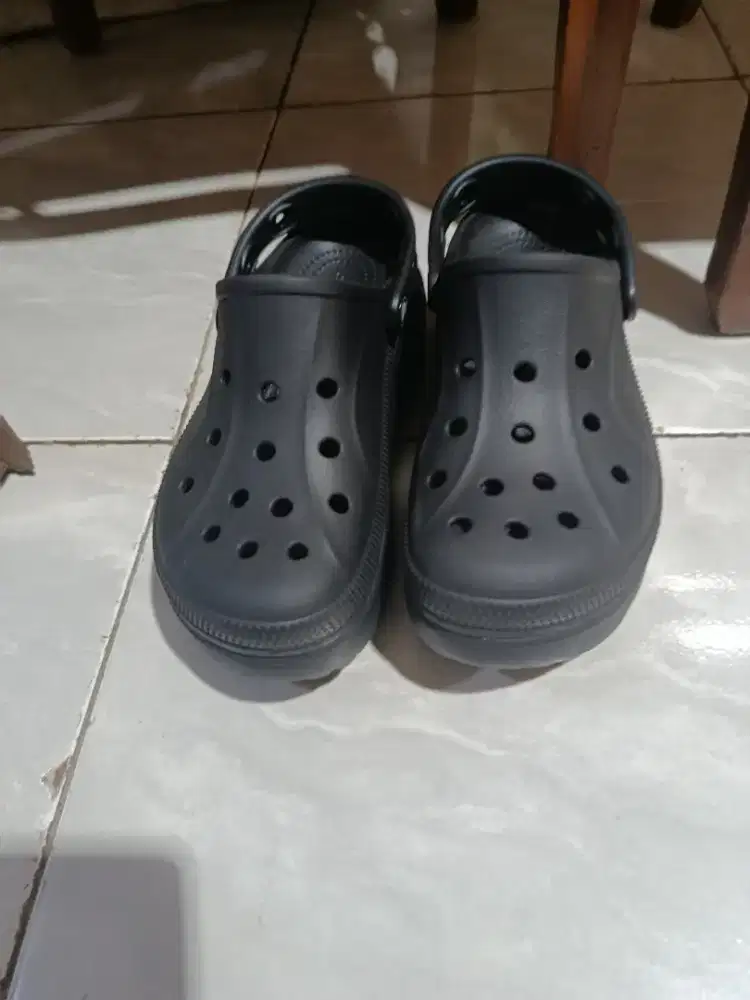 Sandal Crocs Hitam