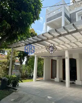 Jual cepat rumah ada swiming pool