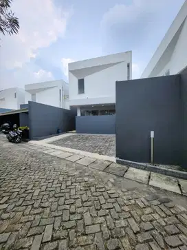 RUMAH DIJUAL SIAP HUNI BRANDNEW LEBAK BULUS JAKARTA SELATAN.