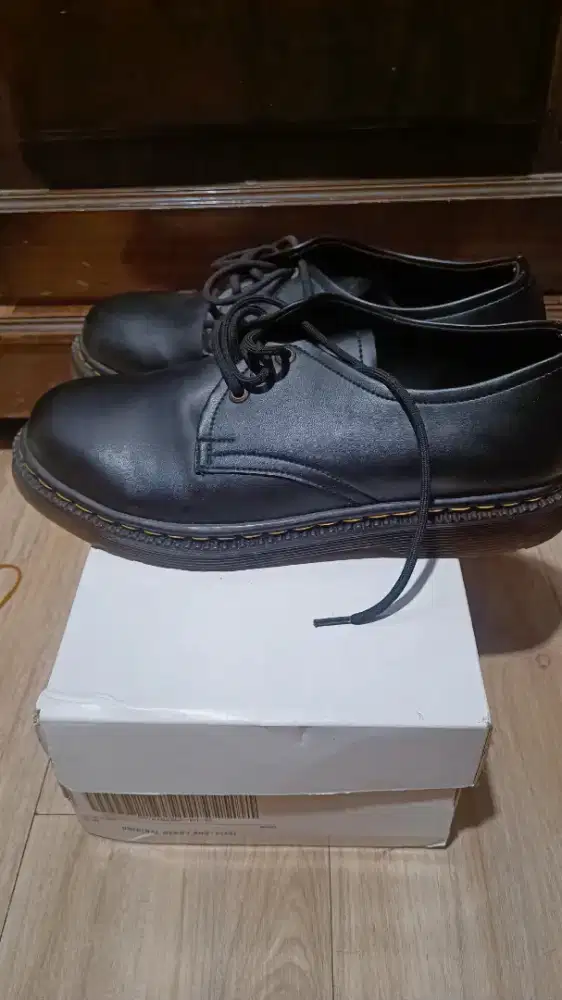 Sepatu porte goods (pantofel)