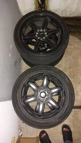 Dijual velg dan ban merk HSR, ikuran velg dan ban 215/45 R17,