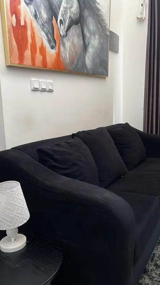 SOFA incl wall art, side table, table lamp