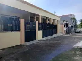 Dijual 2 Rumah induk dan kos-kosan Rapi siap huni, Lokasi dekat Metro
