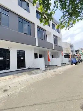 Di Jual Rumah Baru Dwiwarna Dekat Stasiun Sawah Besar Jakarta Pusat