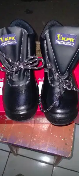 Di jual cepat sepatu king power