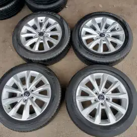 Velg original Toyota Innova zenix ring 17 pcd 5x114,3 ban 215/60 R17