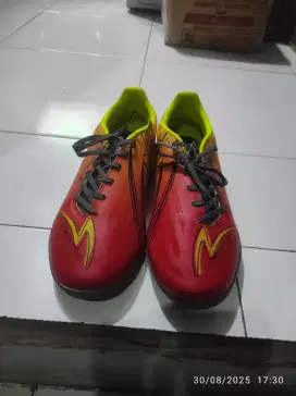 Sepatu futsal specs size 46
