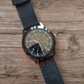 Jam tangan Swiss Army