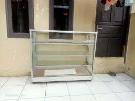 Di jual etalase