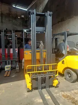 Dijual forklift TCM batre 1,8 ton trilift 6 mtr