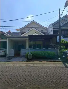 Rumah Menawan Nempel Jakarta Depan Taman Di Harapan Baru Regency