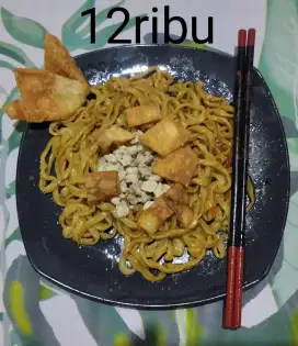 Mie Goreng Pedas Top Yogyakarta Yammie Ayam Nandan 8000 ShopeFood Grab